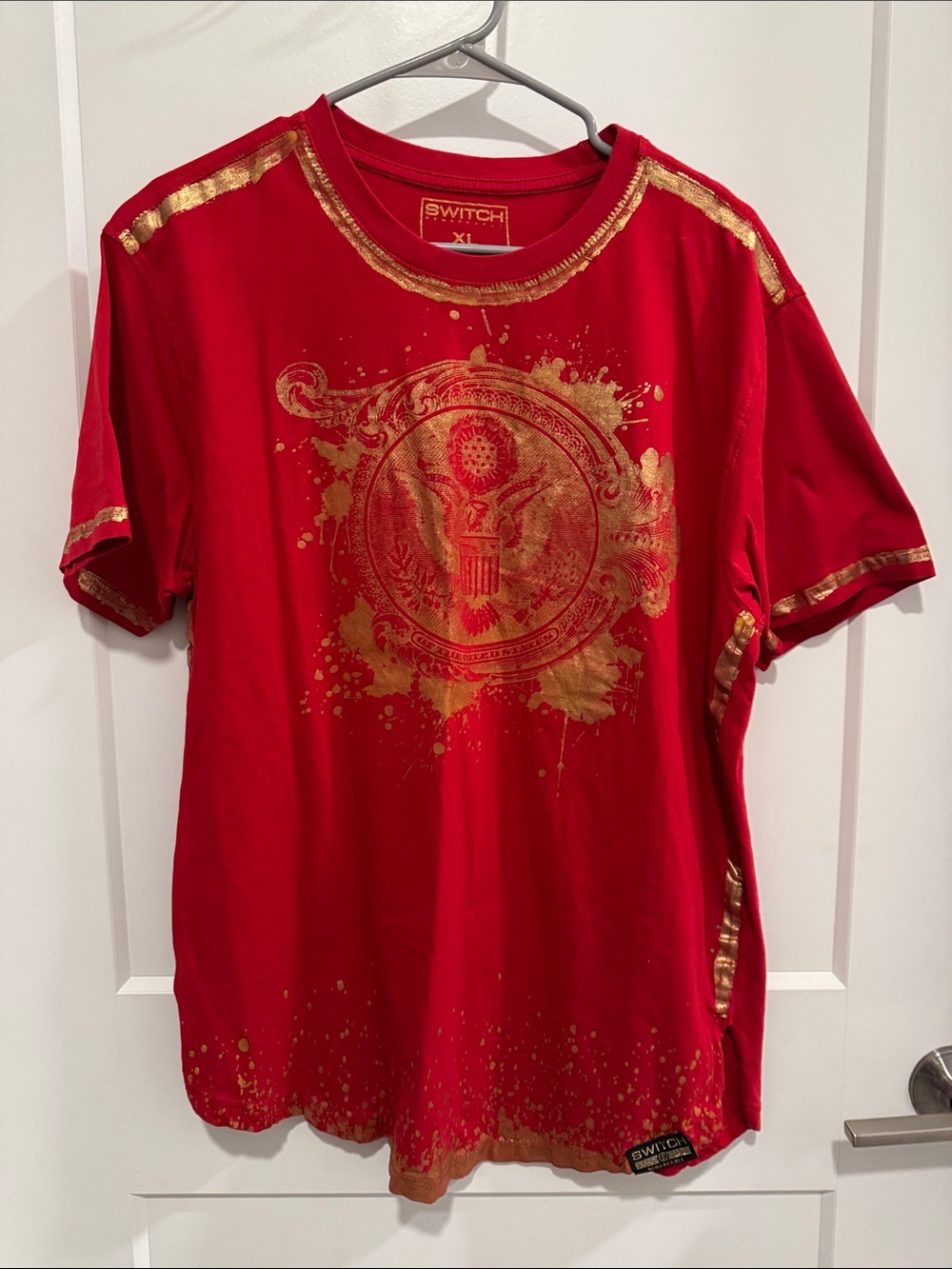 Switch men’s Red Short-Sleeve Graphic T-Shirt with Gold Print  size xl